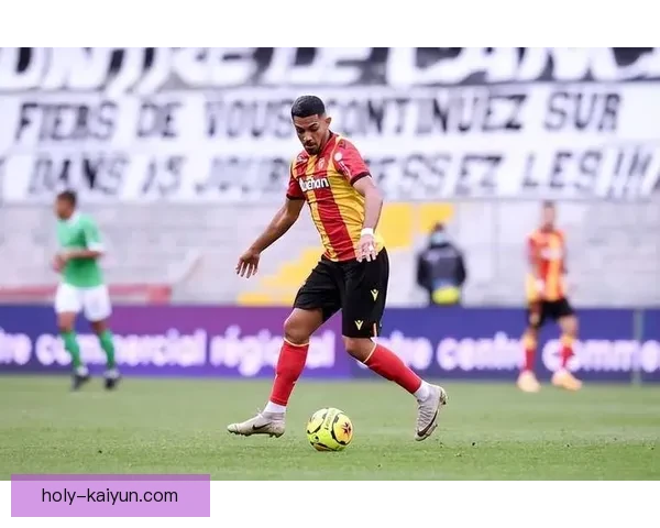 图赫尔防守体系本赛季表现稳健，结构清晰且竞争力增强